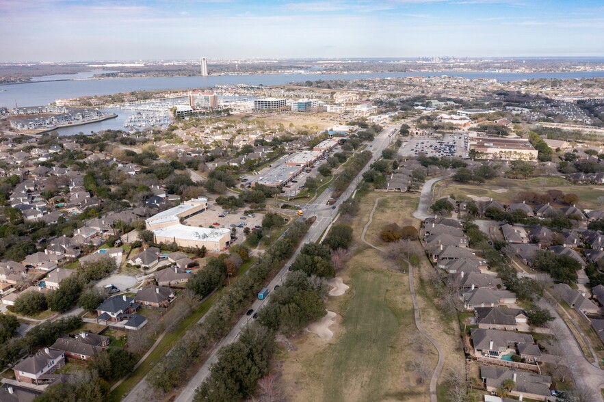 2700 Marina Bay, League City, TX for lease - Building Photo - Image 3 of 5