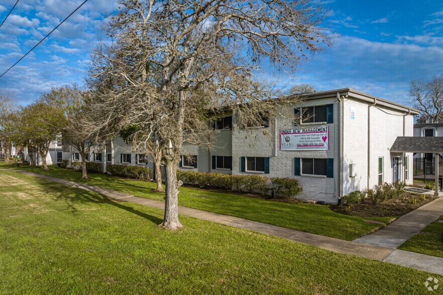 132 Oyster Creek Dr, Lake Jackson, TX 77566