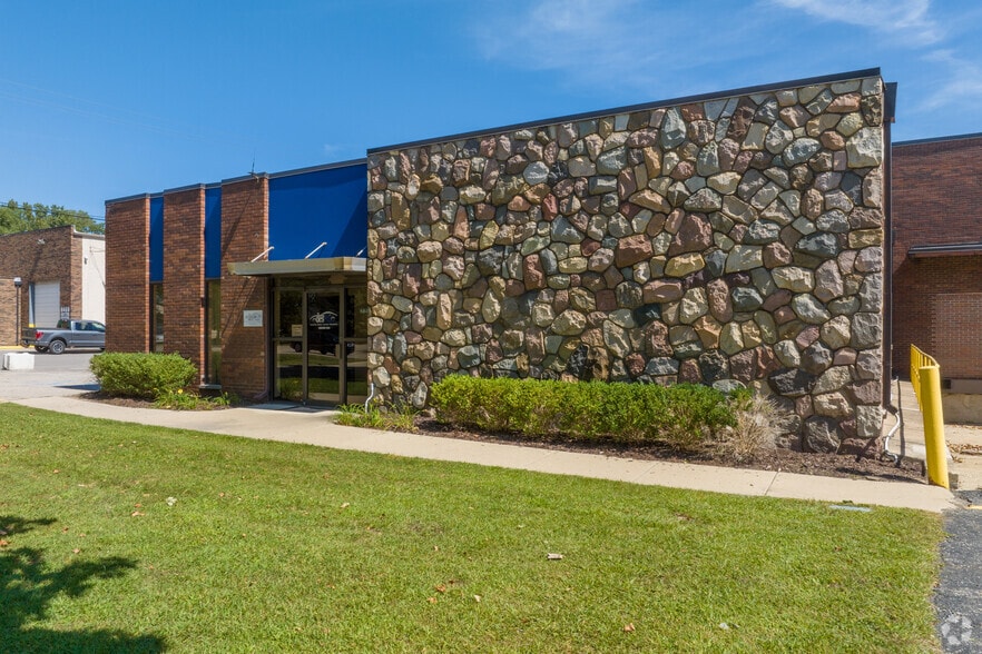 8464 Ronda Dr, Canton, MI for sale - Building Photo - Image 2 of 8