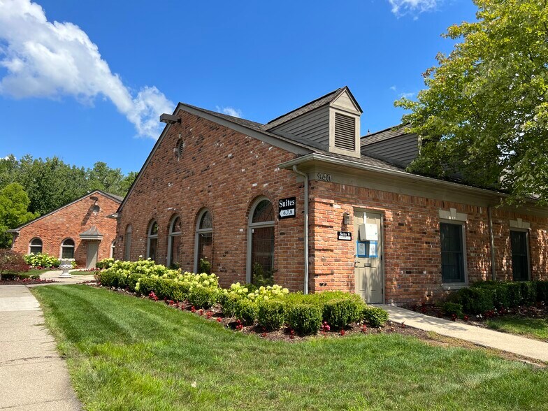 940 W Avon Rd, Rochester Hills, MI 48307