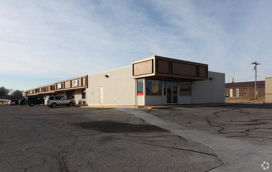 5633 SW 21st St, Topeka, KS for sale - Primary Photo - Image 1 of 1