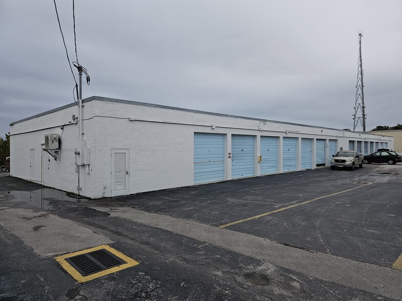 1233 Old Dixie Hwy, Lake Park, FL for lease - Building Photo - Image 3 of 4