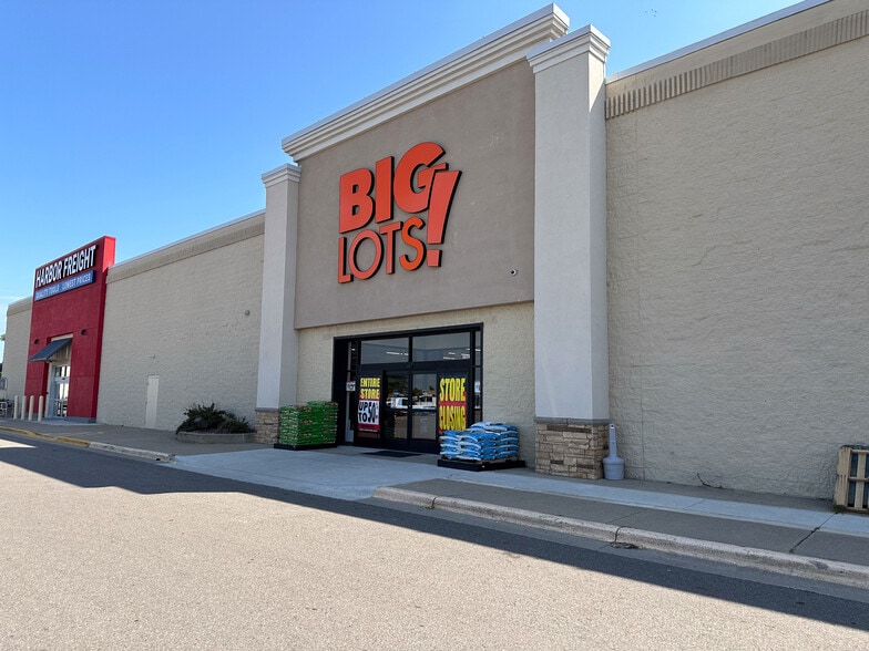 2614 Bridge Ave, Albert Lea, MN for lease - Building Photo - Image 1 of 21