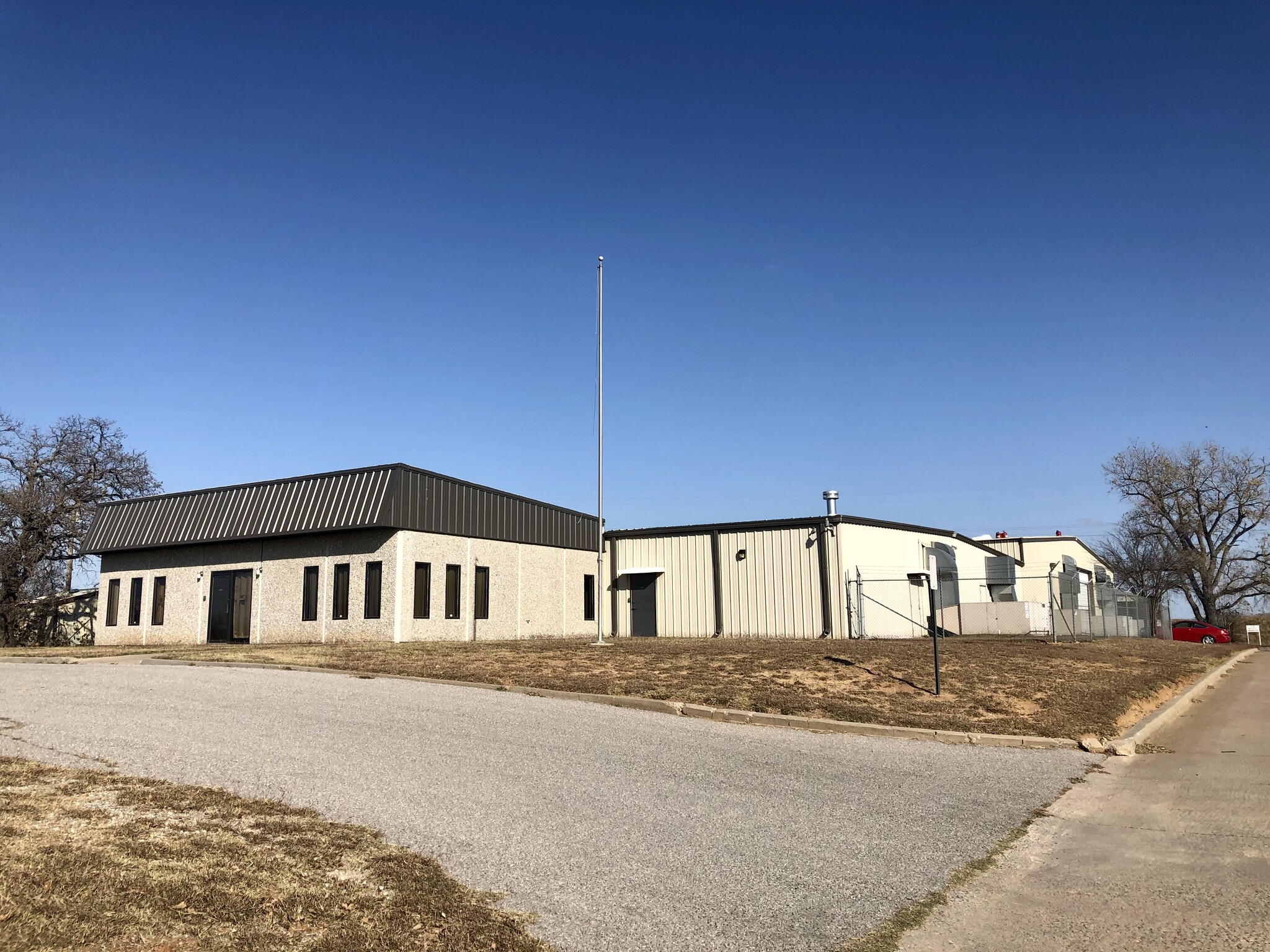 1209 La Doss, Duncan, OK for lease Building Photo- Image 1 of 10