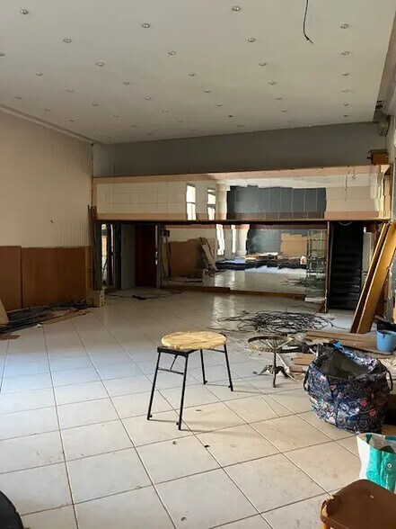 Office in Marseille for lease - Interior Photo - Image 1 of 2