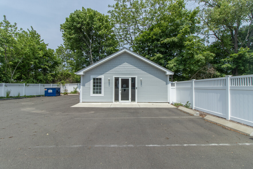 698 Main St, Branford, CT for sale - Building Photo - Image 1 of 1