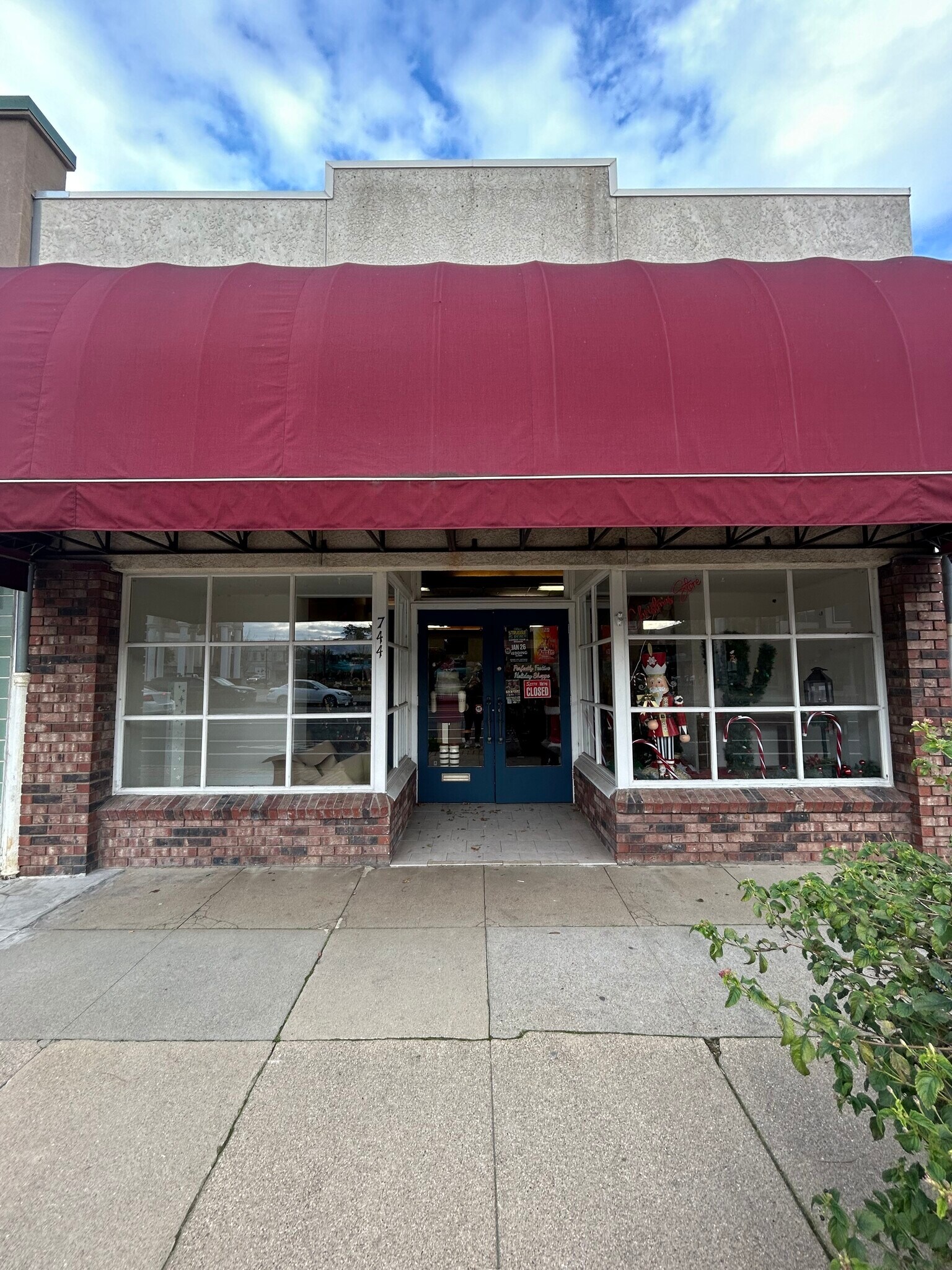 744 Main St, Red Bluff, CA for lease Building Photo- Image 1 of 2