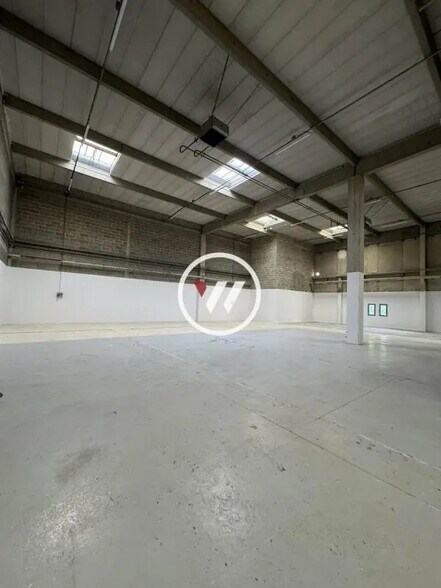 Flex in Sarcelles for lease - Building Photo - Image 1 of 13