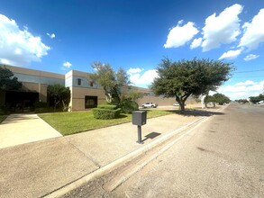 409 Nafta Blvd, Laredo, TX for lease Building Photo- Image 2 of 16