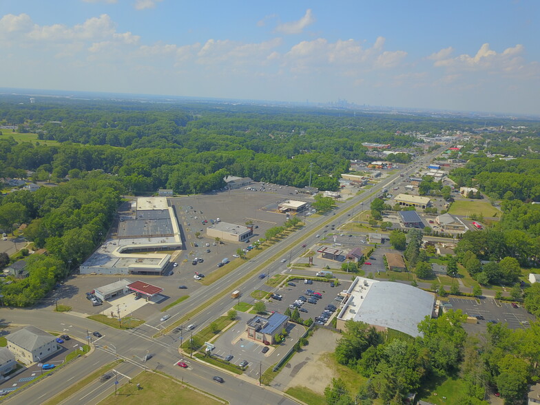 875 Mantua Pike, Deptford, NJ for lease - Building Photo - Image 2 of 4