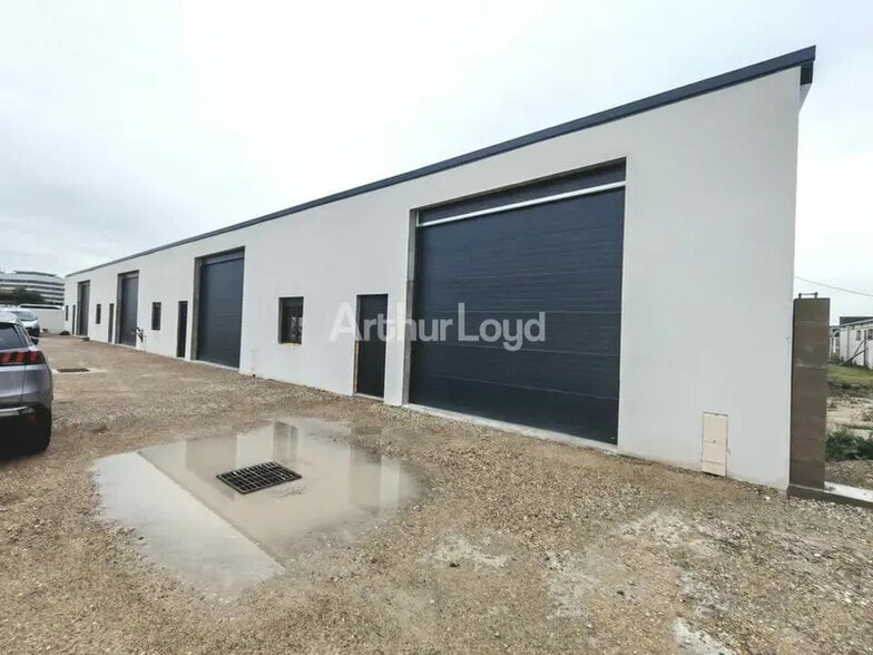 Industrial in Reims for lease - Building Photo - Image 2 of 4