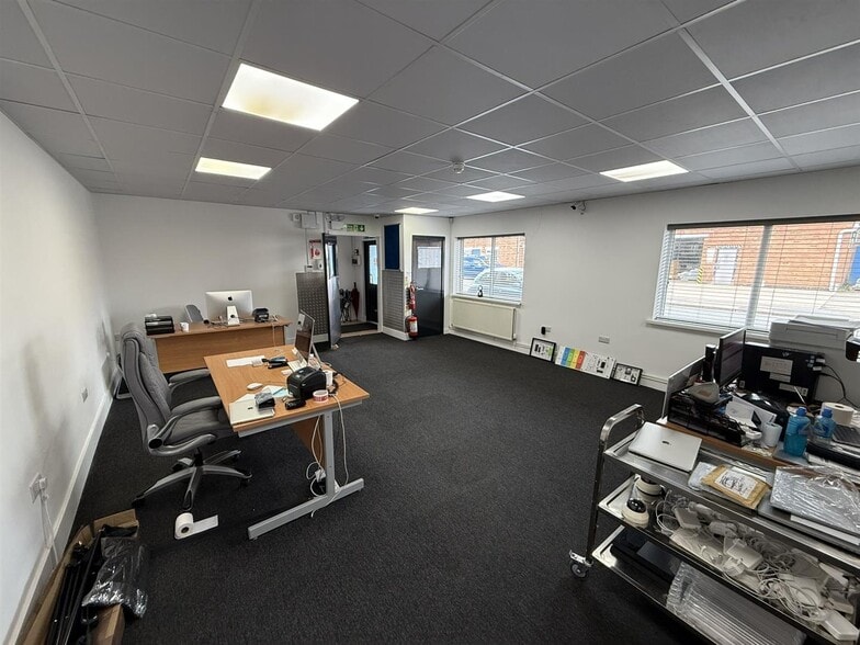 Unit O1, 76 Morris Rd, Leicester for lease - Interior Photo - Image 3 of 4