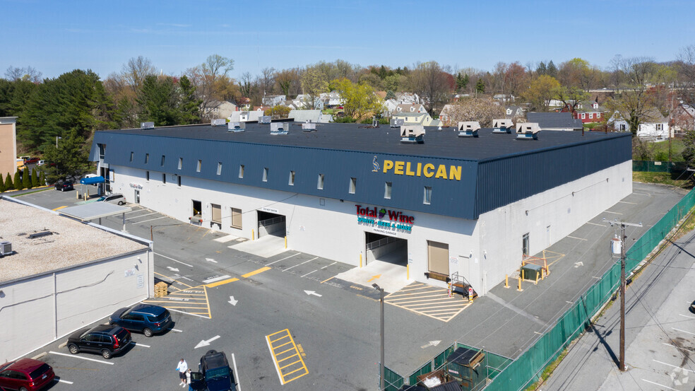 8725 Loch Raven Blvd, Towson, MD for lease - Primary Photo - Image 1 of 3