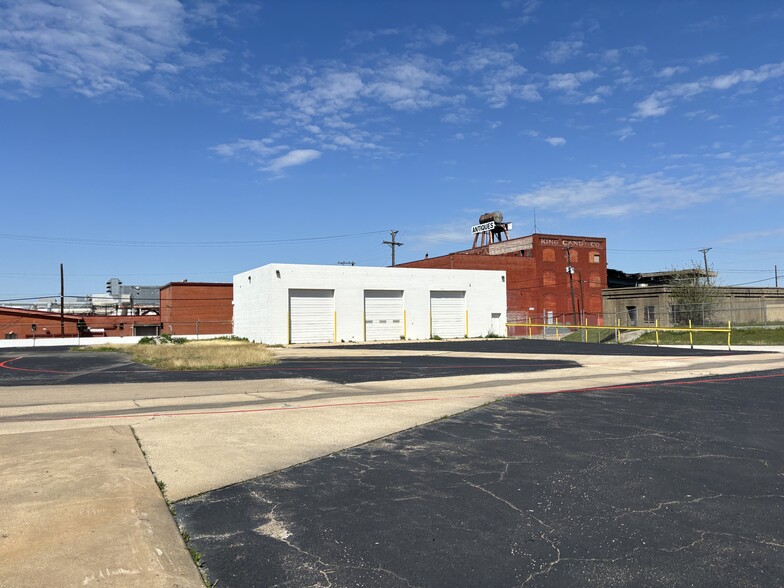 812 E 9th St, Fort Worth, TX for lease - Building Photo - Image 2 of 9