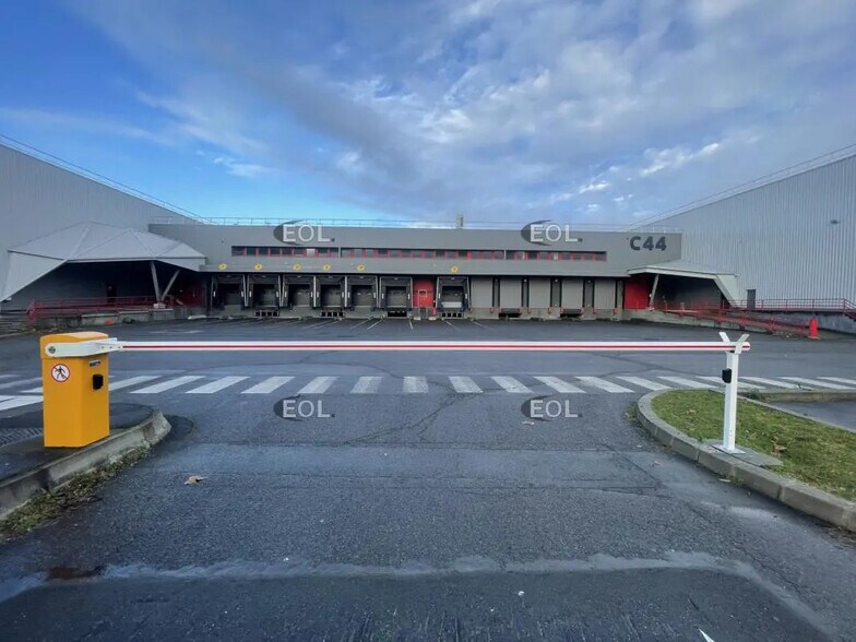 Industrial in Gennevilliers for lease - Building Photo - Image 1 of 6