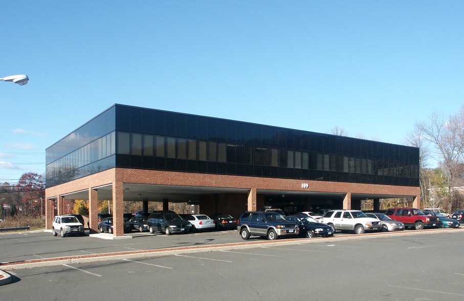 109 Newtown Rd, Danbury, CT for lease - Building Photo - Image 2 of 3