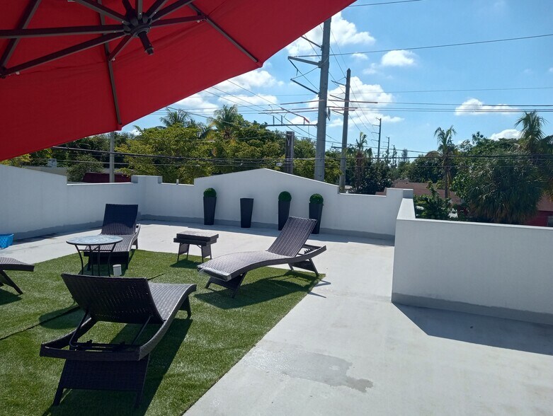 305 NW 58th St, Miami, FL for sale - Building Photo - Image 2 of 4