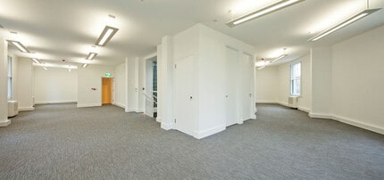 Lyric Sq, London for lease Interior Photo- Image 2 of 4