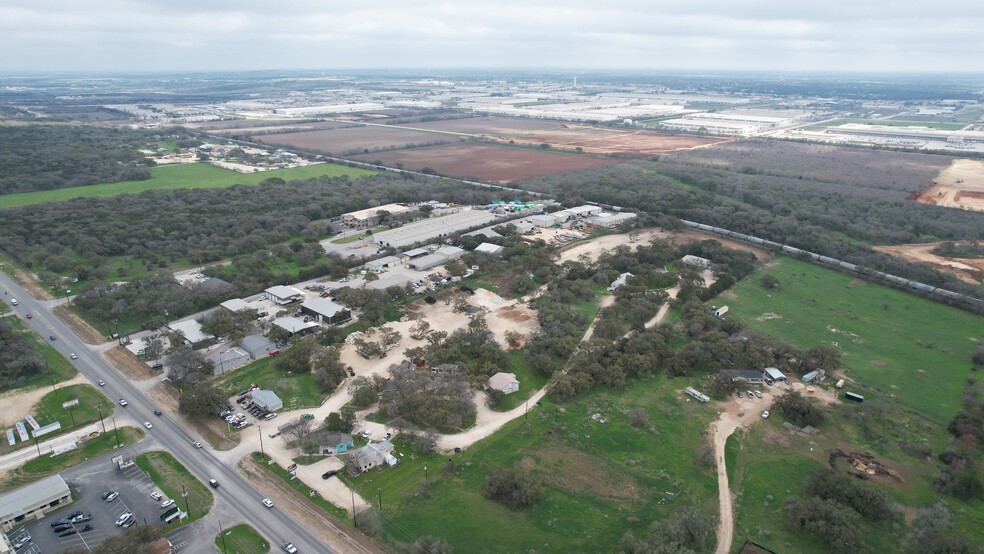 18816 & 18820 FM 2252, San Antonio, TX for lease - Building Photo - Image 1 of 7