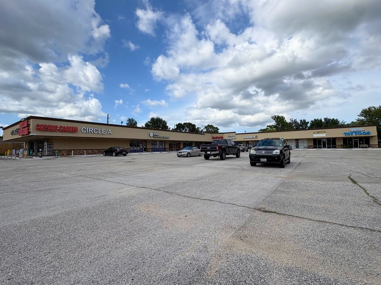 11302-11332 Huffmeister Rd, Houston, TX for lease - Building Photo - Image 1 of 1