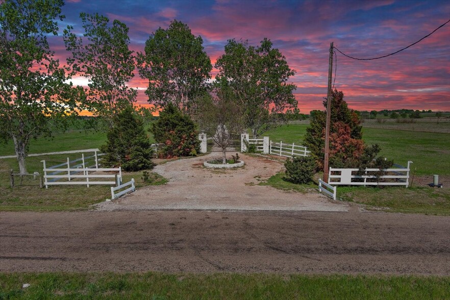 3218 Canaan Church Road, Crawford, TX for sale - Building Photo - Image 1 of 1