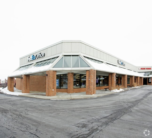 357-369 W Army Trail Rd, Bloomingdale, IL for lease - Building Photo - Image 3 of 15