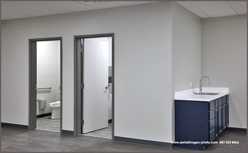 2980 Hart Ct, Franklin Park, IL for lease Interior Photo- Image 2 of 6