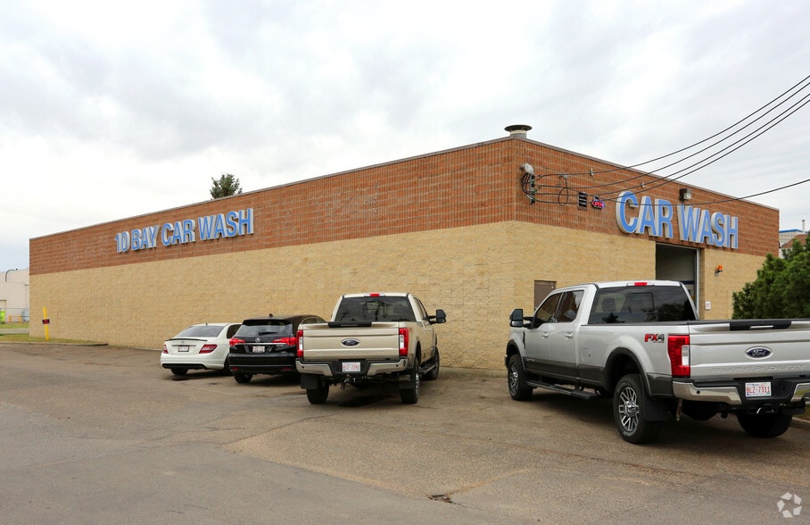 Em’s Lube Shop & Car Wash portfolio of 2 properties for sale on LoopNet.com - Primary Photo - Image 1 of 2