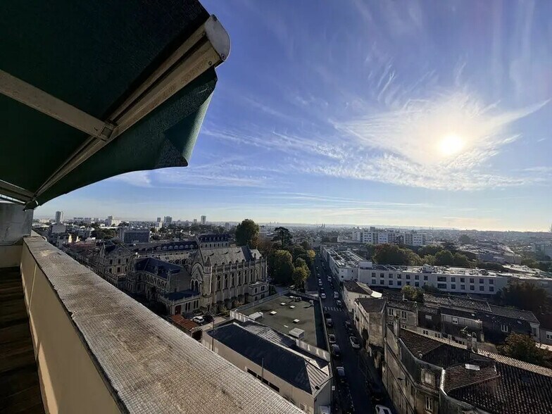 Office in Bordeaux for lease - Aerial - Image 1 of 7