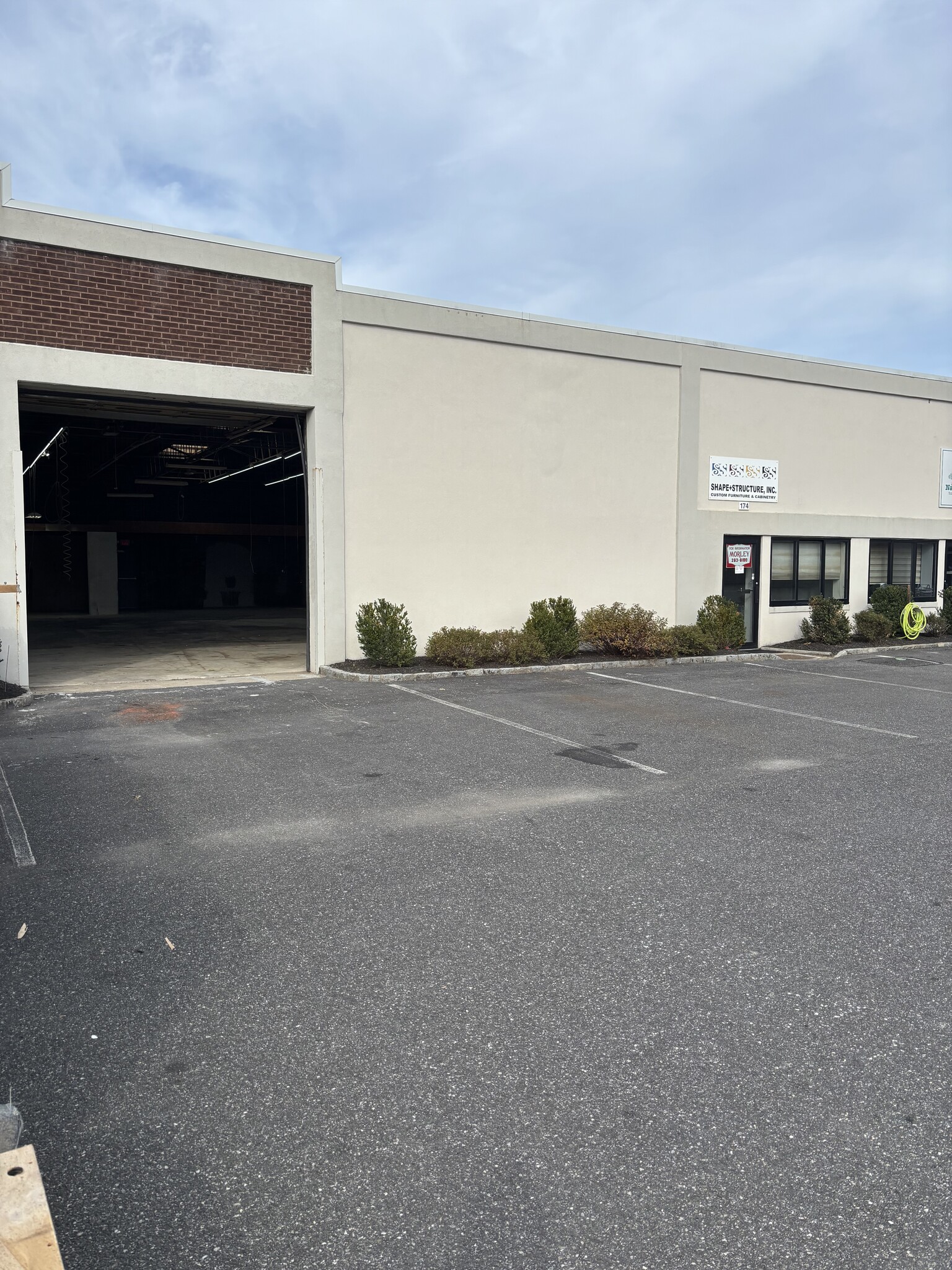170-176 Mariner Dr, Southampton, NY for lease Primary Photo- Image 1 of 6