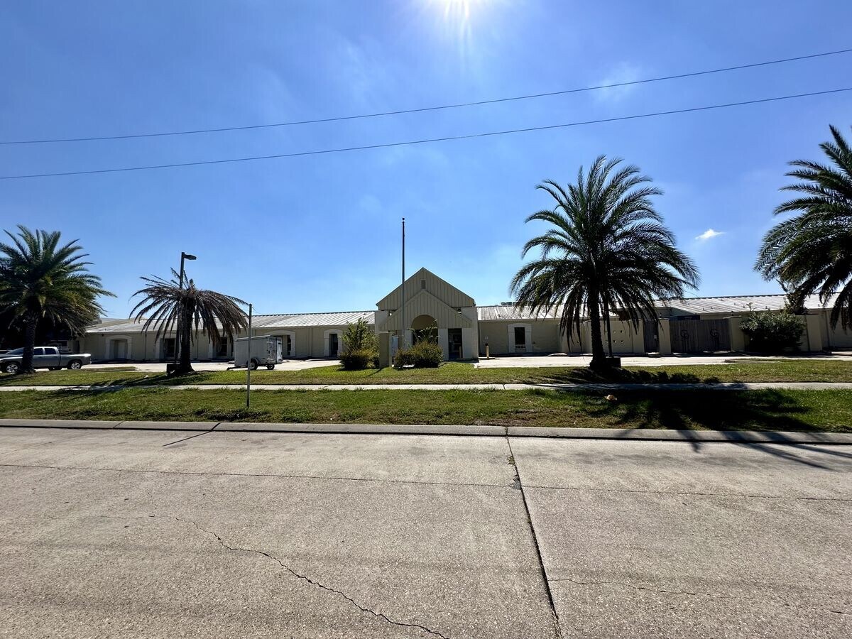 5301 Tullis Dr, New Orleans, LA 70131