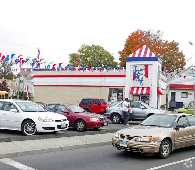 325 Boston Ave, Bridgeport, CT for sale - Building Photo - Image 2 of 2