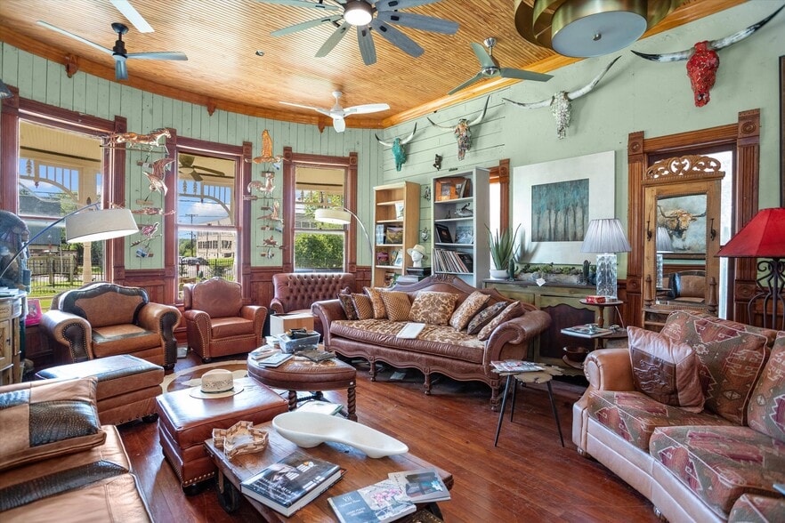 310 N Mound St, Nacogdoches, TX for sale - Interior Photo - Image 3 of 50