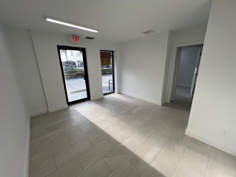 500 W Commerce Way W, Jupiter, FL for lease - Building Photo - Image 2 of 17