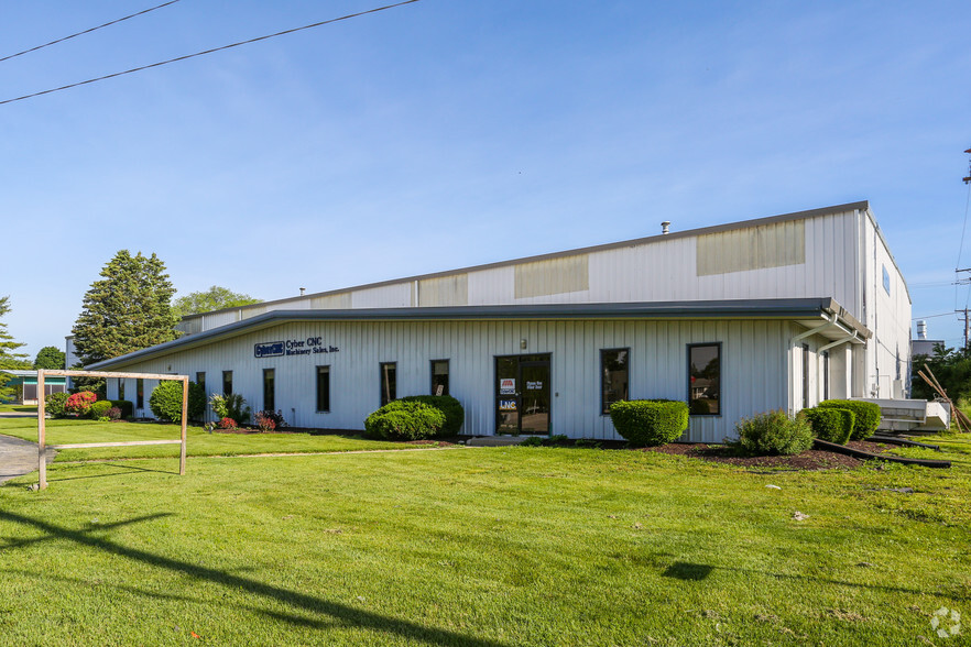 S86W22400 Edgewood Ave, Big Bend, WI for sale - Primary Photo - Image 1 of 1