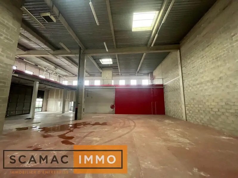 Location Entrepôt 700 m² - Photo 1