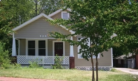 4 Properties for Sale in Huntsville, TX portfolio of 4 properties for sale on LoopNet.com - Primary Photo - Image 2 of 4