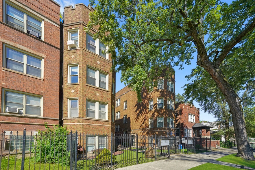 7150 S Cornell Ave, Chicago, IL for sale - Building Photo - Image 3 of 41