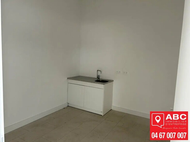 Retail in Béziers for lease - Interior Photo - Image 3 of 8