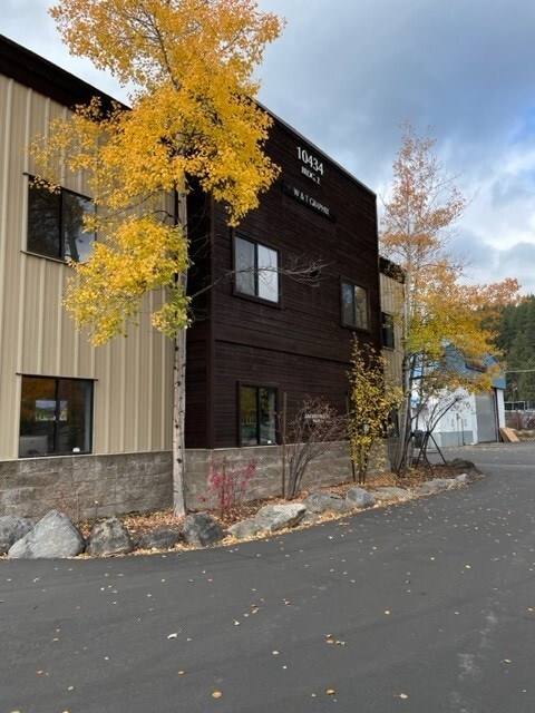 10434 River Park Pl, Truckee, CA for lease Building Photo- Image 1 of 1