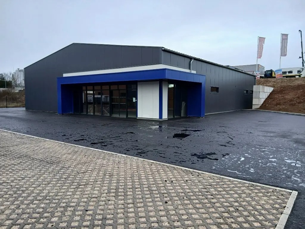 Flex in Saint-Vit for lease Building Photo- Image 1 of 5