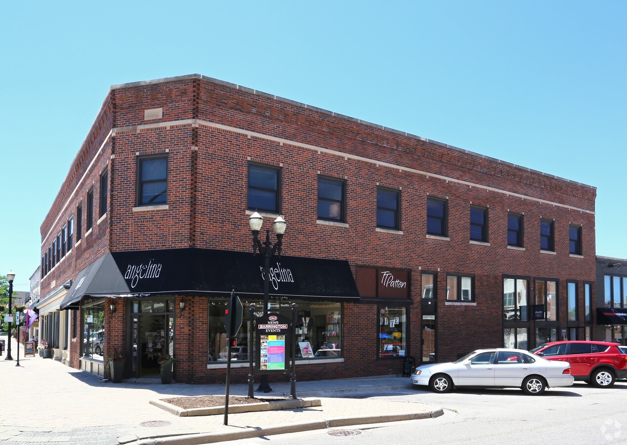 202 S Cook St, Barrington, IL 60010