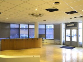 Office in Levallois-Perret for lease Lobby- Image 2 of 6