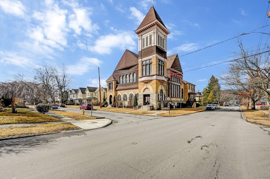 720 Delaware St, Scranton, PA for sale - Primary Photo - Image 1 of 86