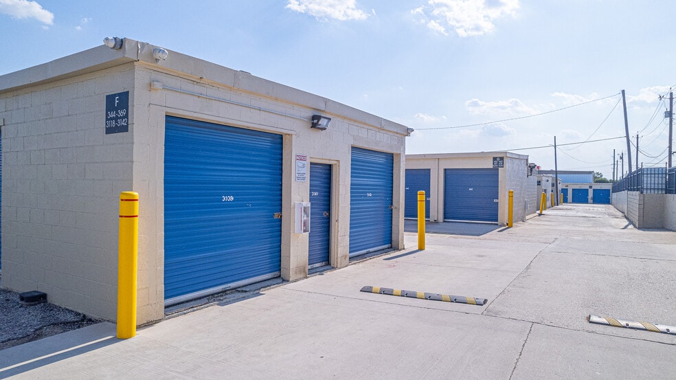 4417 Forest Ln, Garland, TX for lease - Building Photo - Image 2 of 2