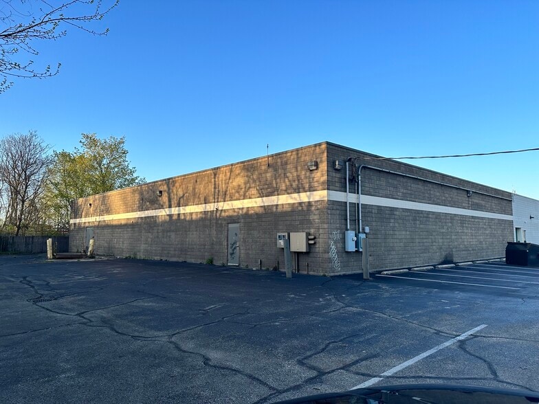 1521 Cassopolis St, Elkhart, IN for lease - Building Photo - Image 2 of 5