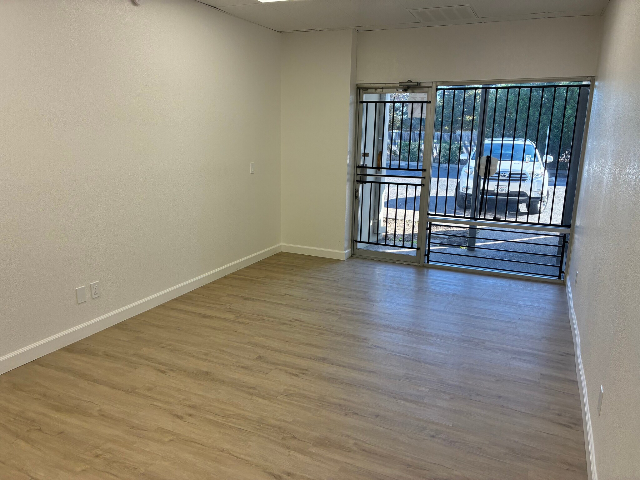 1064 Woodland Ave, Modesto, CA for lease Interior Photo- Image 1 of 5