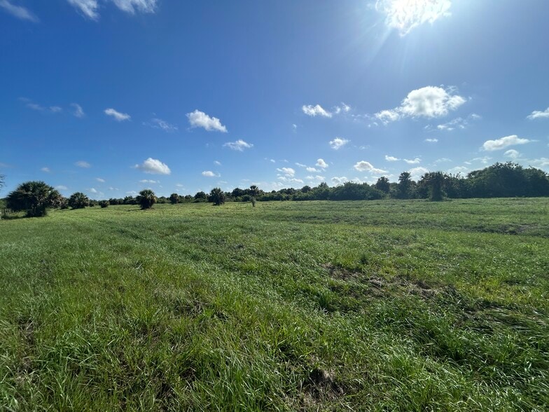 7008 Grove Blvd, Punta Gorda, FL for sale - Building Photo - Image 3 of 8