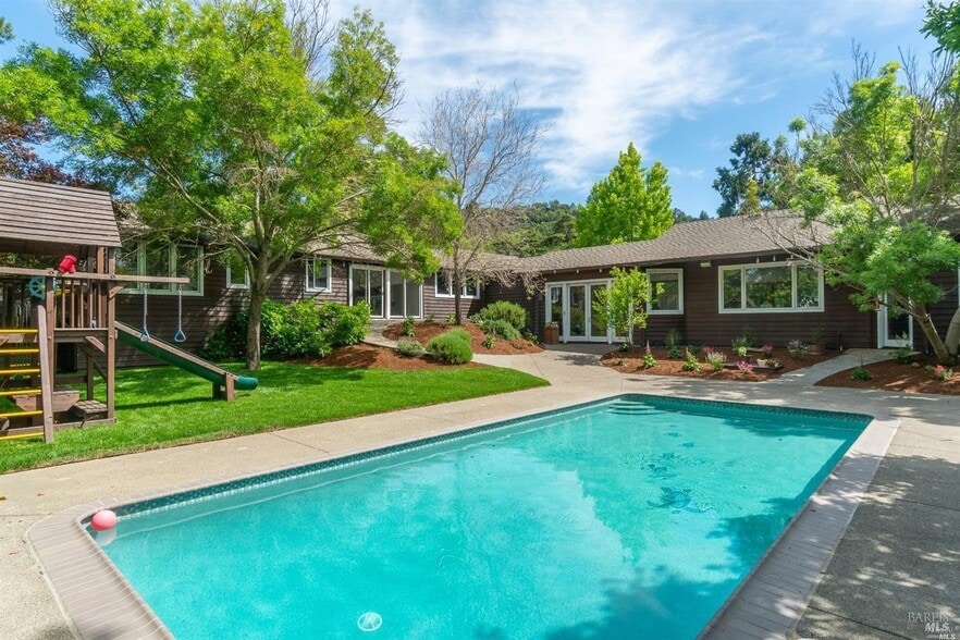 8 Circle Rd, San Rafael, CA for sale - Building Photo - Image 2 of 15