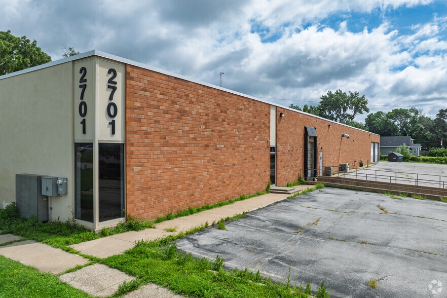 2701 Delaware Ave, Des Moines, IA for lease - Building Photo - Image 2 of 8